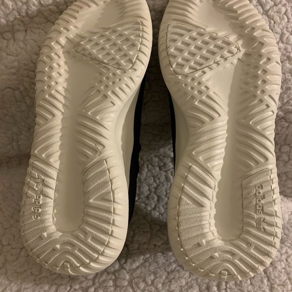 Adidas Women’s Tubular Shadow knit, NWOT - Picture 3 of 3
